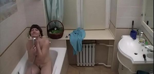 chick films herself acting nasty in the bathroom